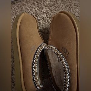 UGG Slippers size 9 MEN